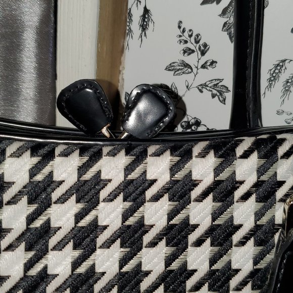 Liz Claiborne purse - Picture 4 of 4